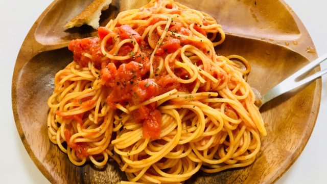 トマトソースパスタ