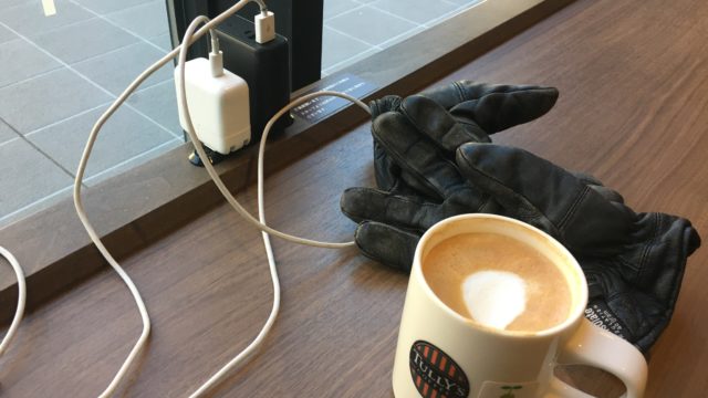 タリーズ府中駅南口店コンセント席