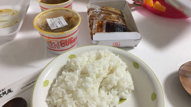 みよしのカレーのある食卓